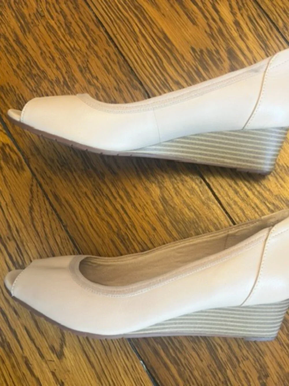 New Women's Clarks Collections Wedge heel peep toe shoe, Size 10, Beige color.